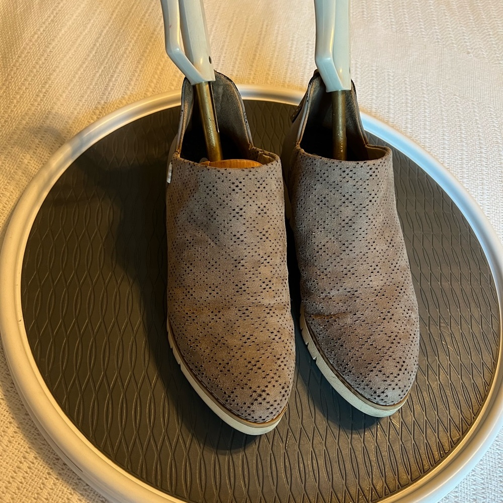 #995. Dr. Scholl's Be Free Energy Technology Tan Booty Sneaker  Size 8.5